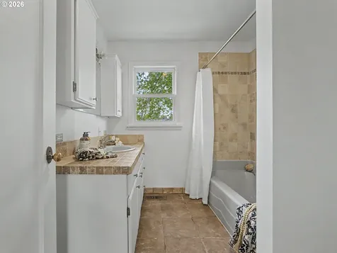135 S Sheridan Street Mt. Angel OR 97362