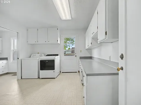 135 S Sheridan Street Mt. Angel OR 97362