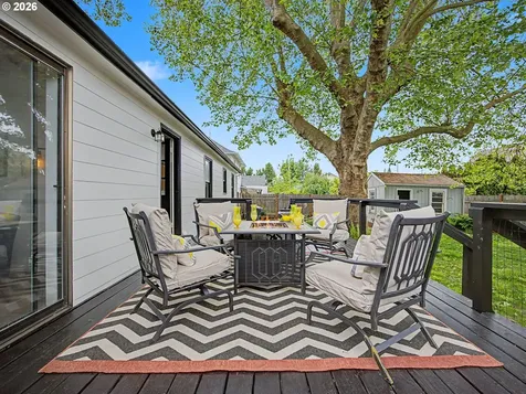 135 S Sheridan Street Mt. Angel OR 97362
