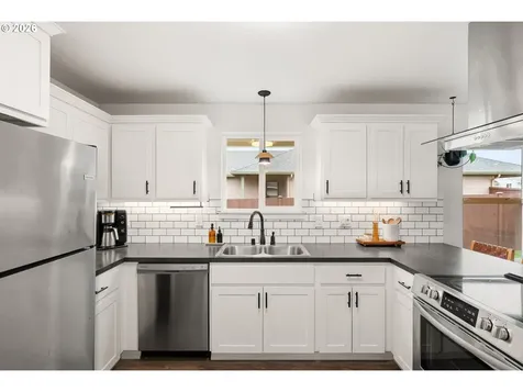 412 Herren Avenue Winlock WA 98596