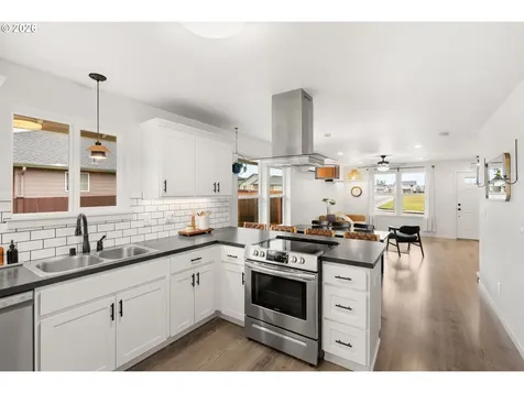 412 Herren Avenue Winlock WA 98596