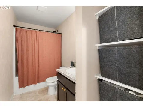 412 Herren Avenue Winlock WA 98596