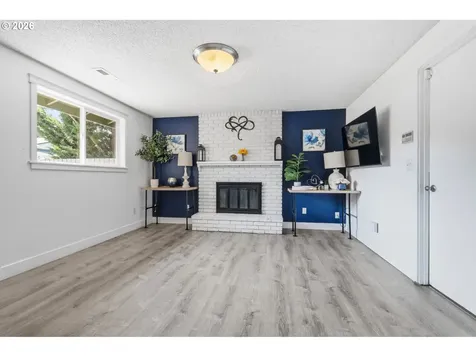 10011 NW 27th Avenue Vancouver WA 98685