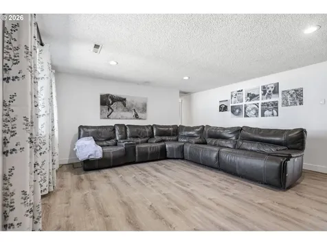 10011 NW 27th Avenue Vancouver WA 98685