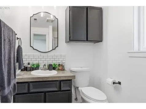 10011 NW 27th Avenue Vancouver WA 98685