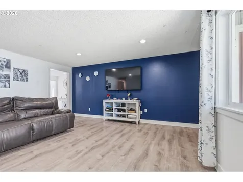 10011 NW 27th Avenue Vancouver WA 98685