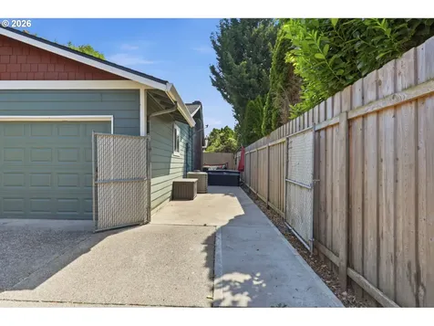 10011 NW 27th Avenue Vancouver WA 98685