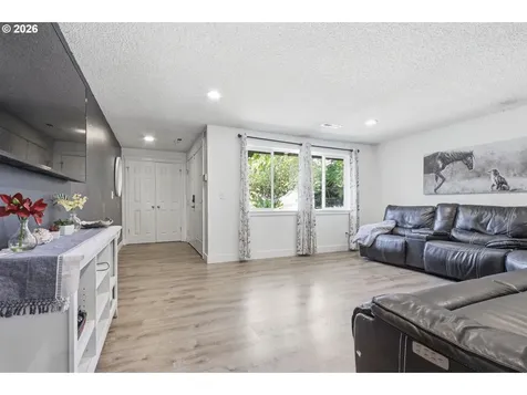 10011 NW 27th Avenue Vancouver WA 98685