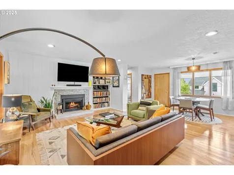 8335 SW 6th Avenue Portland OR 97219