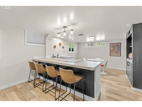 8335 SW 6th Avenue Portland OR 97219