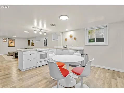 8335 SW 6th Avenue Portland OR 97219