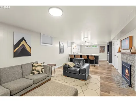 8335 SW 6th Avenue Portland OR 97219