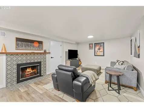 8335 SW 6th Avenue Portland OR 97219