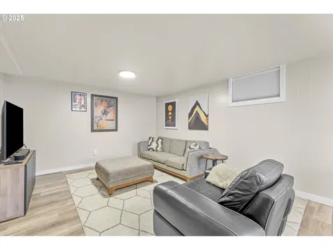 8335 SW 6th Avenue Portland OR 97219