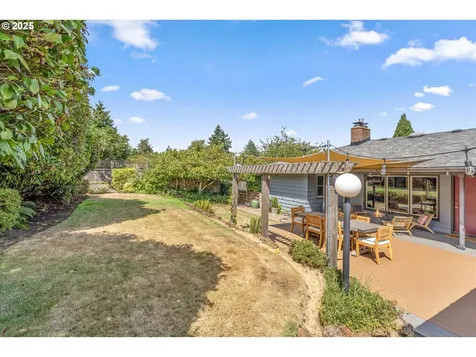 8335 SW 6th Avenue Portland OR 97219