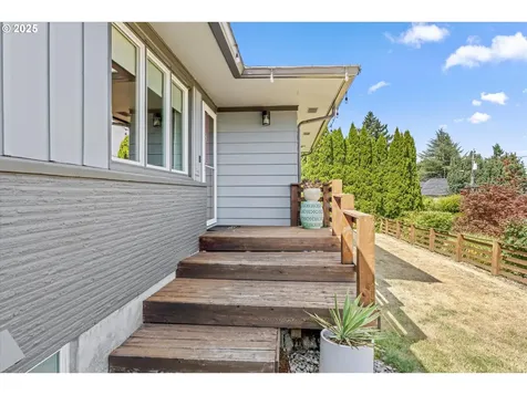 8335 SW 6th Avenue Portland OR 97219