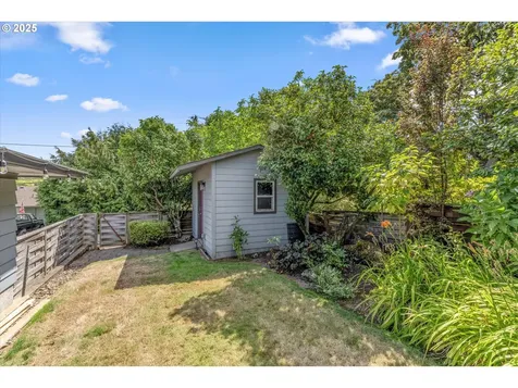8335 SW 6th Avenue Portland OR 97219