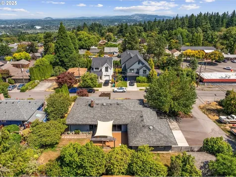 8335 SW 6th Avenue Portland OR 97219