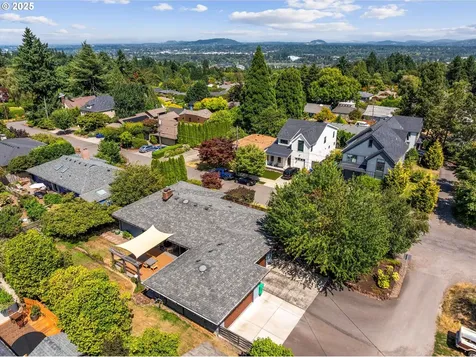 8335 SW 6th Avenue Portland OR 97219