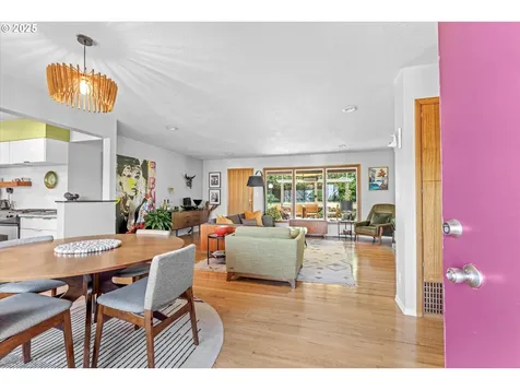 8335 SW 6th Avenue Portland OR 97219