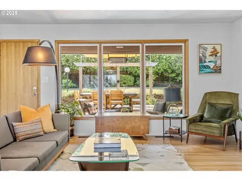 8335 SW 6th Avenue Portland OR 97219