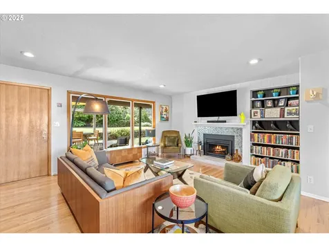 8335 SW 6th Avenue Portland OR 97219