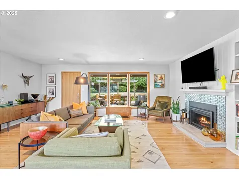 8335 SW 6th Avenue Portland OR 97219