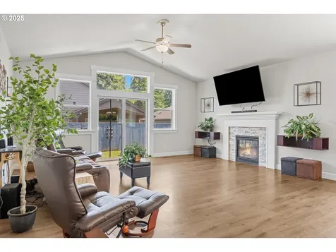 102 NE Overlook Court Estacada OR 97023