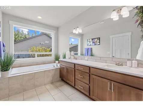 102 NE Overlook Court Estacada OR 97023