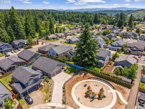 102 NE Overlook Court Estacada OR 97023