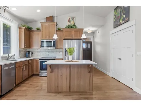 102 NE Overlook Court Estacada OR 97023