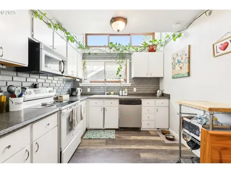106 Eluria Street Oregon City OR 97045