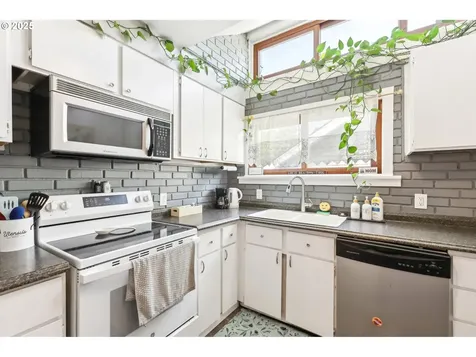 106 Eluria Street Oregon City OR 97045