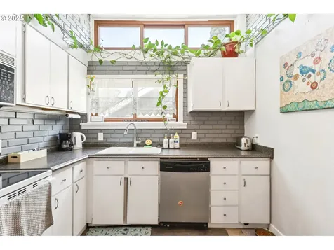 106 Eluria Street Oregon City OR 97045