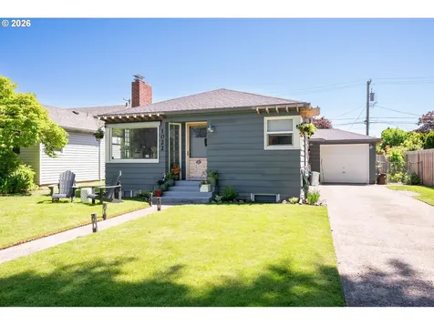 1022 22ND Avenue Longview WA 98632