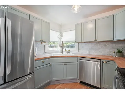 1022 22ND Avenue Longview WA 98632