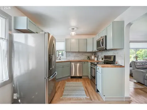 1022 22ND Avenue Longview WA 98632