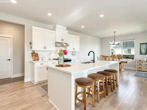 1804 S Locust Street Canby OR 97013