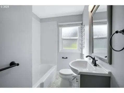 102 SE 5th Street Troutdale OR 97060