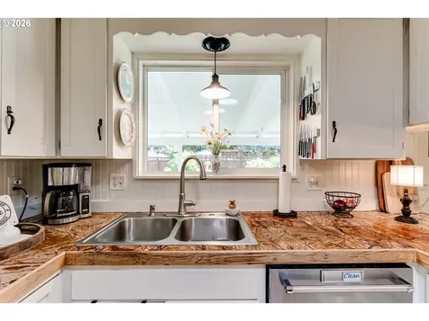1014 Cinnamon Avenue Eugene OR 97404