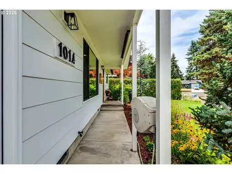 1014 Cinnamon Avenue Eugene OR 97404