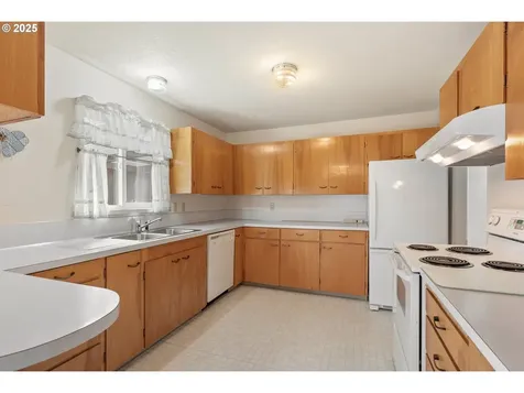 1088 Nopal Street Florence OR 97439