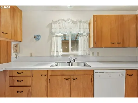 1088 Nopal Street Florence OR 97439