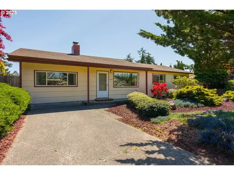 1088 Nopal Street Florence OR 97439