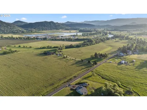 475 Curry Road Roseburg OR 97471