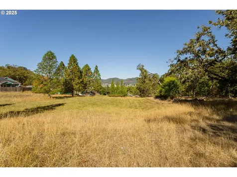 1219 NE Junker Avenue Roseburg OR 97470