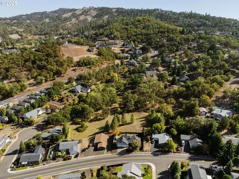 1219 NE Junker Avenue Roseburg OR 97470
