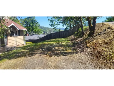 522 SE Hillside Drive Roseburg OR 97470