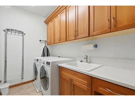 1616 SE 87th Avenue Portland OR 97216