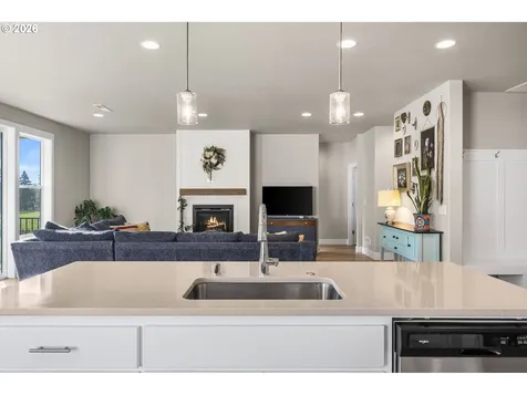 826 W Golden Eagle Drive La Center WA 98629